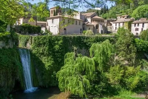 Family home with swimming pool on a large, relaxing and peaceful site