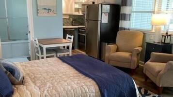 1 slaapkamer, een strijkplank/strijkijzer, gratis wifi, beddengoed