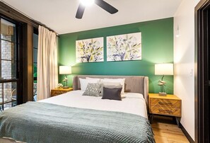 4 quartos, ferros/tábuas de passar roupa, roupa de cama