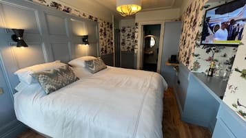 Deluxe dubbelrum eller tvåbäddsrum - 1 sovrum | Individuell inredning, strykjärn/strykbräda och gratis wi-fi