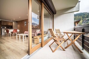 Outdoor dining - 10m from resort center, 2nd floor, view ski slopes, balcony, parking, tv, ski locker, 57m², Morzine (Morzine)