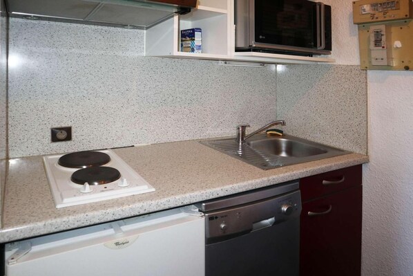 Private kitchen - 40m from ski slopes, floor -4, view valley, balcony, 22m², Les Orres (Les Orres)