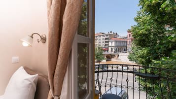 Deluxe Twin Room | Minibar, free WiFi, bed sheets
