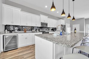 Fridge, microwave, oven, stovetop - The Blue Escape- 5BR/2.5BA, Huge Private Pool and Hot Tub. Steps to the Beach (Panama City)