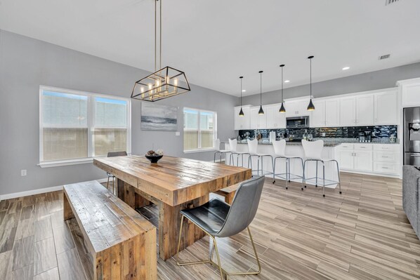 Dining - The Blue Escape- 5BR/2.5BA, Huge Private Pool and Hot Tub. Steps to the Beach (Panama City)