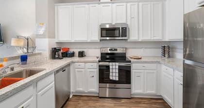 Beautiful 2 Bedroom Home Near Old Town Spring