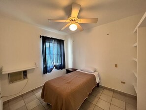 3 chambres, fer et planche à repasser, Wi-Fi, draps fournis