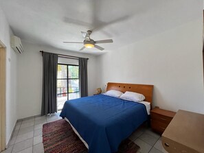 3 slaapkamers, een strijkplank/strijkijzer, wifi, beddengoed