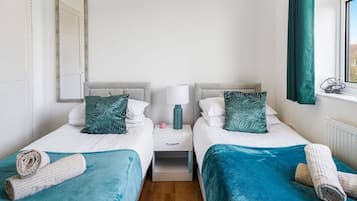 3 bedrooms, iron/ironing board, WiFi, bed sheets