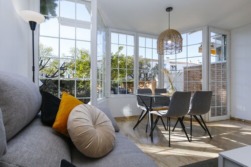 OXFOR - Terraced House with Communal Pool