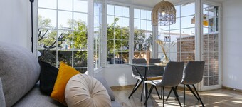 OXFOR - Terraced House with Communal Pool