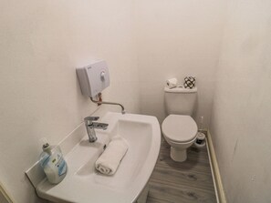 Cottage | Bathroom | Shower - The Haven (Seahouses)