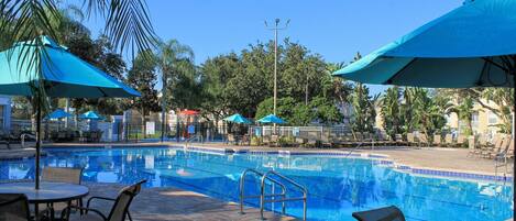 Lämmitetty uima-allas