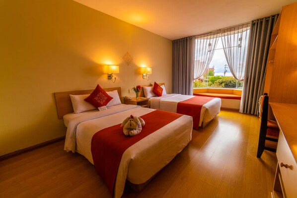 Chambre Standard double | Literie de qualité, minibar, coffre-fort, décor unique