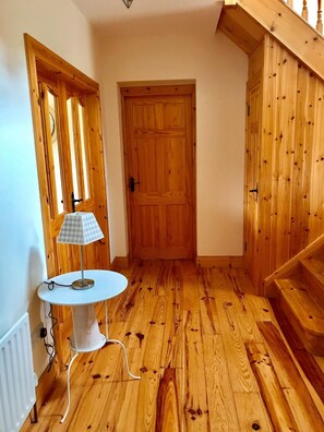 Interior - 2 min's to beautiful beach, amazing home for 8 peeps huge garden. Suits families (Portsalon)