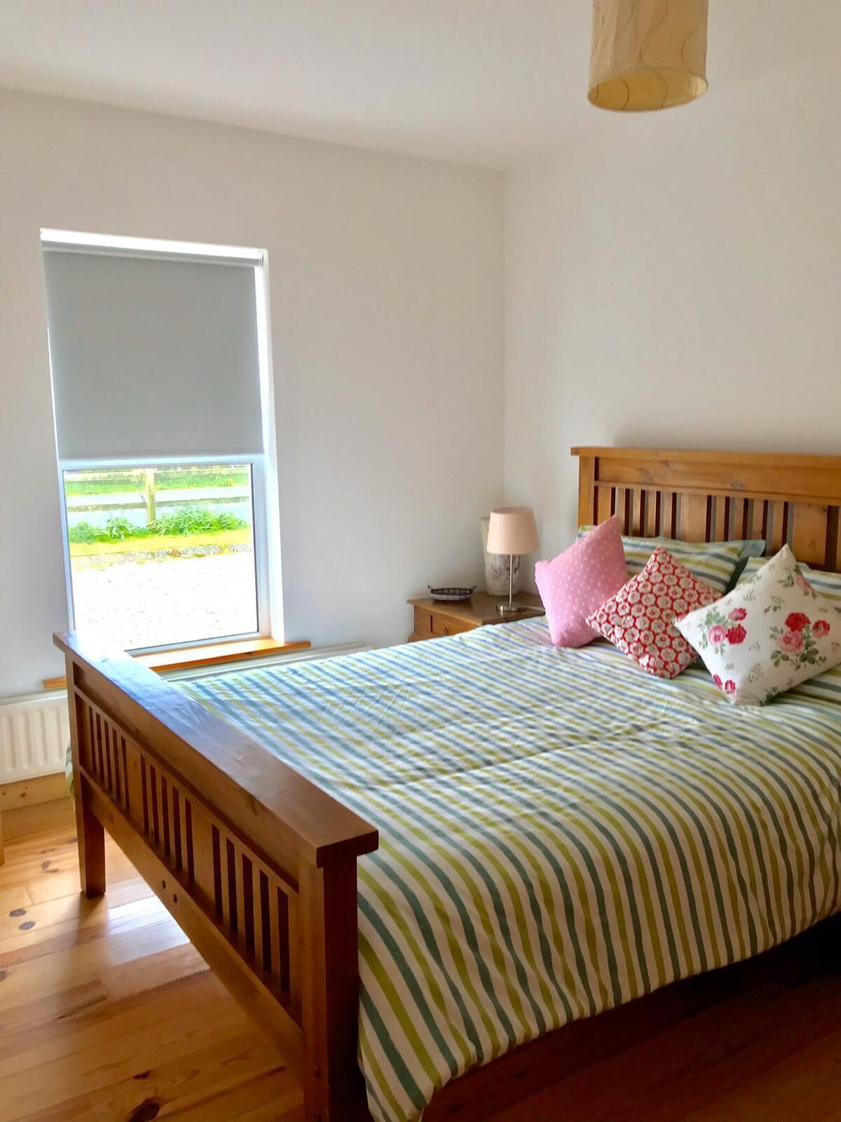 4 bedrooms, iron/ironing board, bed sheets