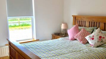 4 bedrooms, iron/ironing board, bed sheets