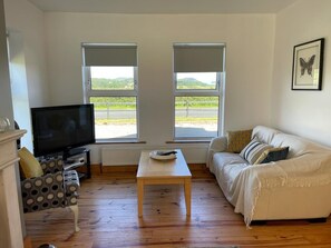 Fireplace - 2 min's to beautiful beach, amazing home for 8 peeps huge garden. Suits families (Portsalon)