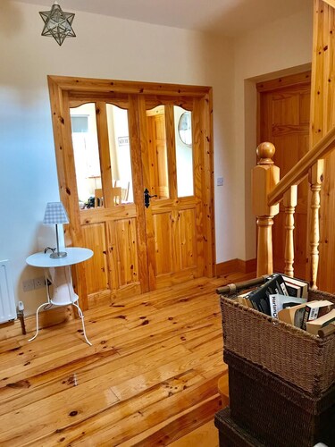 2 min's to beautiful beach, amazing home for 8 peeps huge garden. Suits families