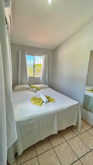 3 habitaciones, tabla de planchar con plancha, wifi y ropa de cama