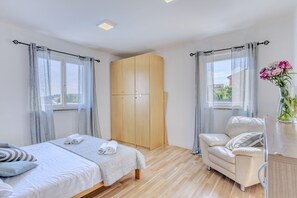 2 bedrooms, Internet, bed sheets
