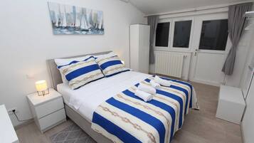 1 slaapkamer, een strijkplank/strijkijzer, gratis wifi, beddengoed