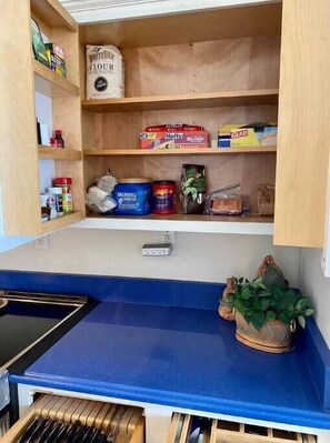 Frigorífic, microones, forn i placa de cuina 