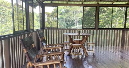 Cabaña con Vistas Panorámicas Hacia la Montaña. Ubicada Sobre Ruta de las Aves