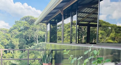 Cabaña con Vistas Panorámicas Hacia la Montaña. Ubicada Sobre Ruta de las Aves