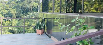 Cabaña con Vistas Panorámicas Hacia la Montaña. Ubicada Sobre Ruta de las Aves