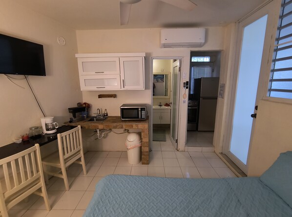 1 bedroom, iron/ironing board, WiFi, bed sheets - Isla Verde Beach+ Bars+ Restaurants  (Carolina)