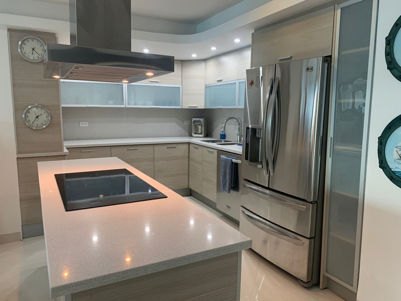 Coffee/tea maker, fridge, microwave, oven
