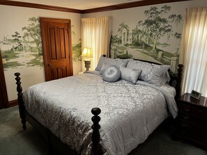 4 bedrooms, desk, iron/ironing board, WiFi