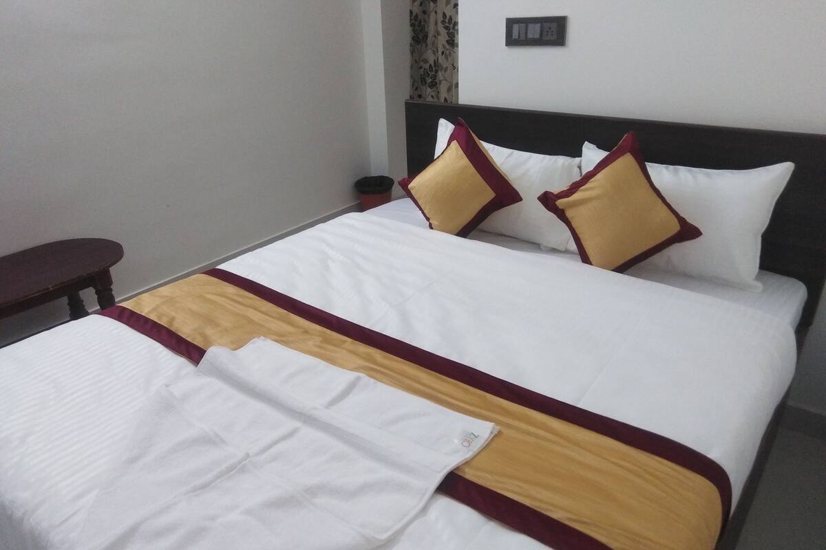 1 bedroom, blackout drapes, soundproofing, WiFi (free)
