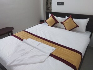 1 bedroom, blackout curtains, soundproofing, free WiFi