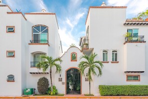 Front of property - Condo Gaviota - Tropical Oasis (Playa del Carmen)