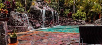 Luxury Cabin with Jacuzzi and Pool in La Fortuna