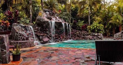 Luxury Cabin with Jacuzzi and Pool in La Fortuna