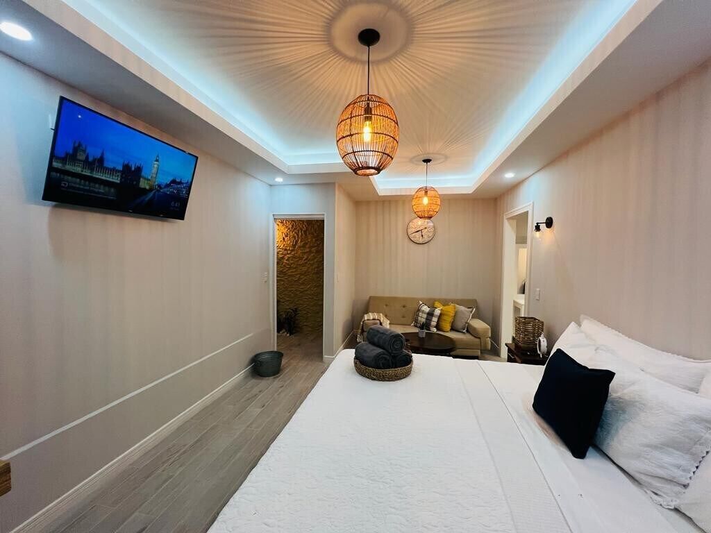 1 slaapkamer, een strijkplank/strijkijzer, gratis wifi, beddengoed