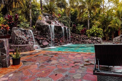 Cabin in La Fortuna with Jacuzzi and Pool