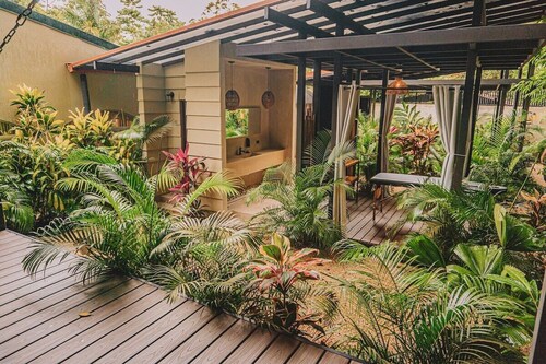 Tiny House in  La Fortuna with Jacuzzi and Pool