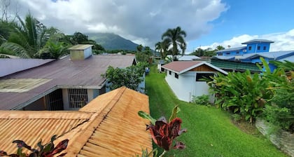 Sleeps 2 - Studio Apart.- AC - Hot water - Kitchenette - Pool