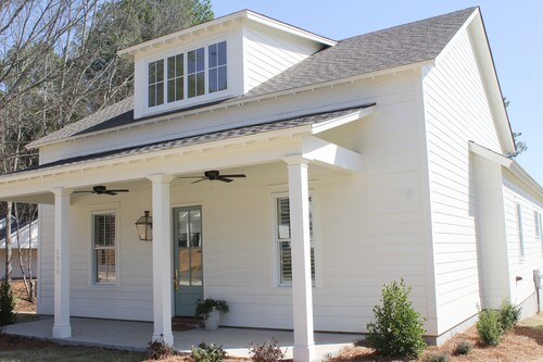 Attractive get away at The Lamar minutes from the Square