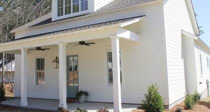 Attractive get away at The Lamar minutes from the Square