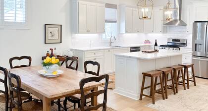 Attractive get away at The Lamar minutes from the Square