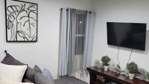 Living area - CENTRAL2EVERYTHING🔥 LITERALLY BRAND NEW HOUSE (Lynwood)