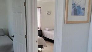 Room - CENTRAL2EVERYTHING🔥 LITERALLY BRAND NEW HOUSE (Lynwood)