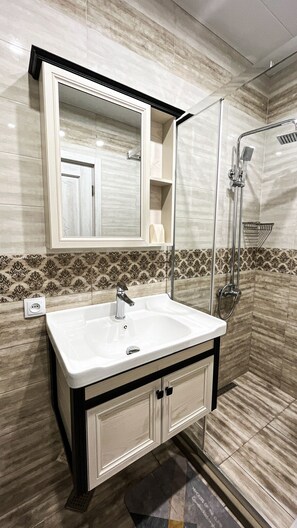 Comfort Apartment | Bathroom | Soap, shampoo, toilet paper - DANI LUX (Borjomi)