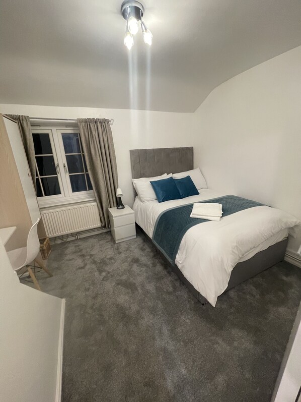 2 chambres, fer et planche Ă repasser, Wi-Fi, draps fournis