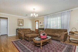 Living area - Texas Adventures Await! Sweet 3BR Home Sleeps 8 (Amarillo)